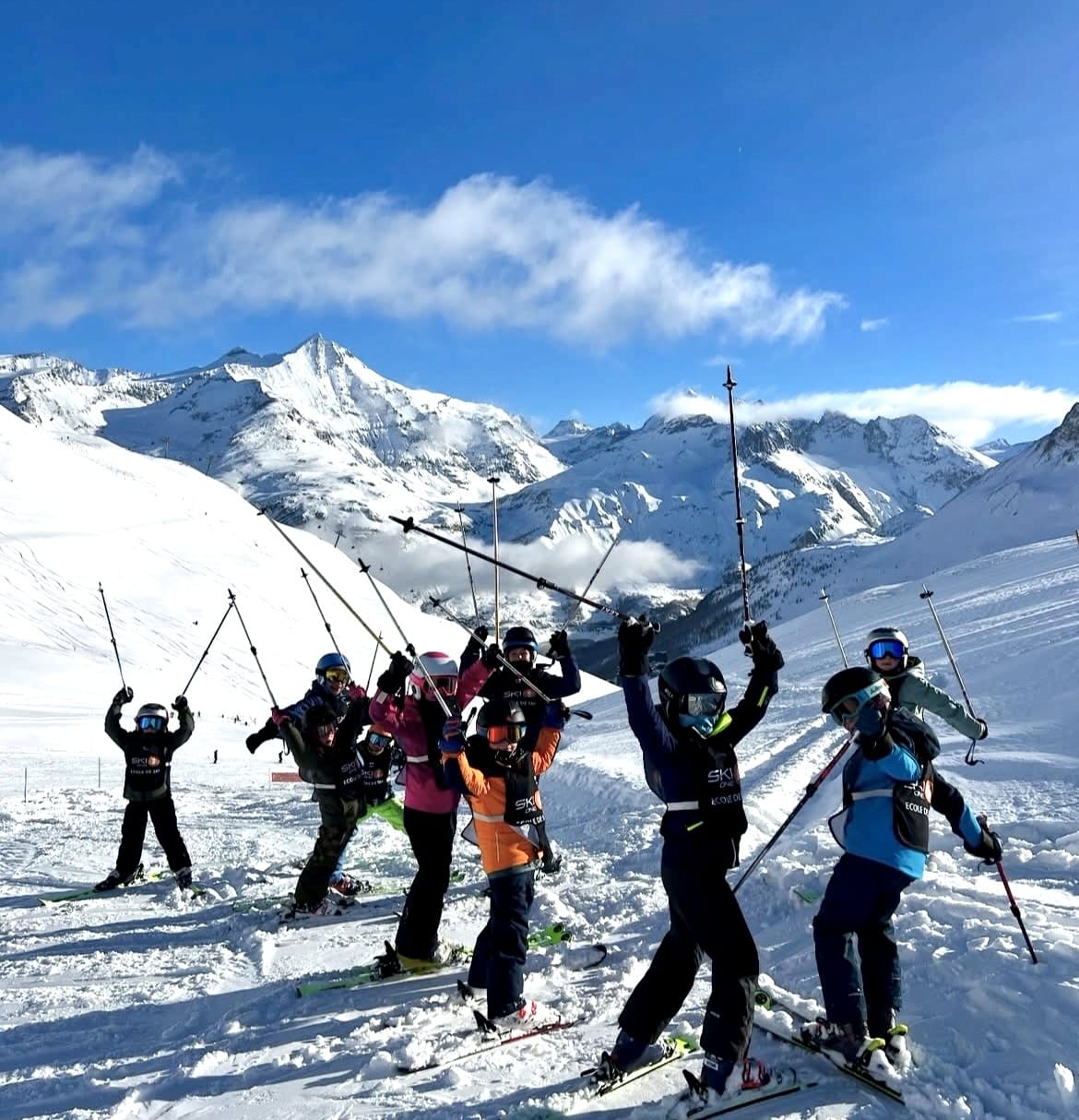 Groupe de skieur de niveau Skieur d'argent à l'école de ski SKI ONE de Tignes.